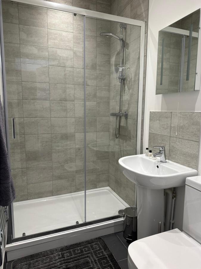 Sleek & Stylish Apartment By Dh Aparthotels Peterborough Exterior photo